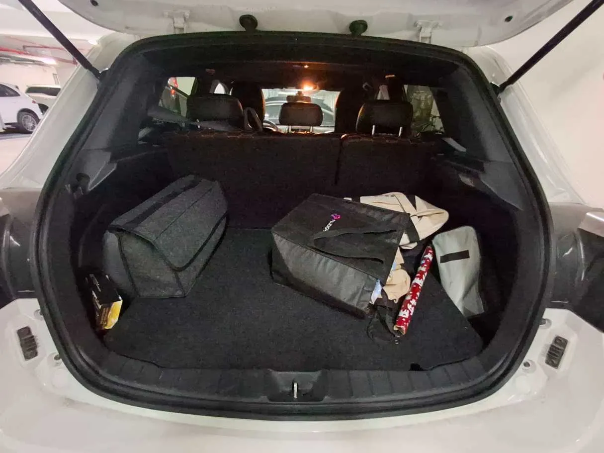 Car image 19