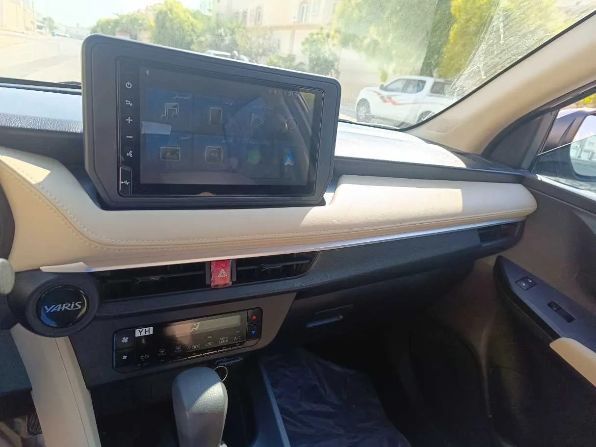 Car image 25