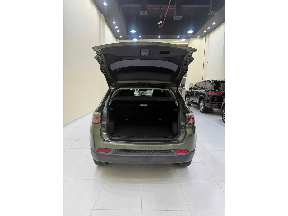 Car image 20