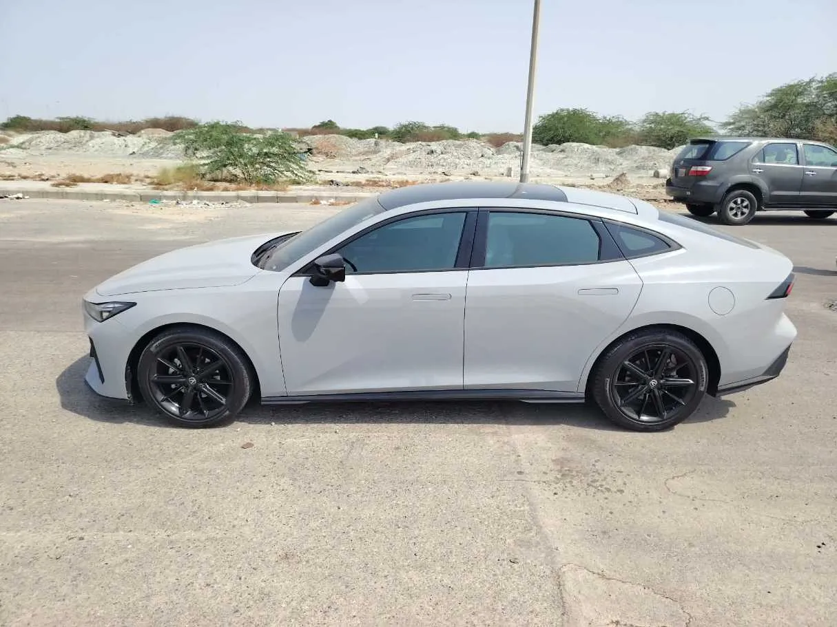 Car image 8