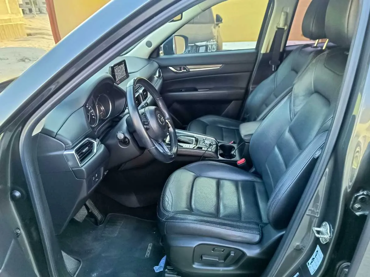 Car image 14