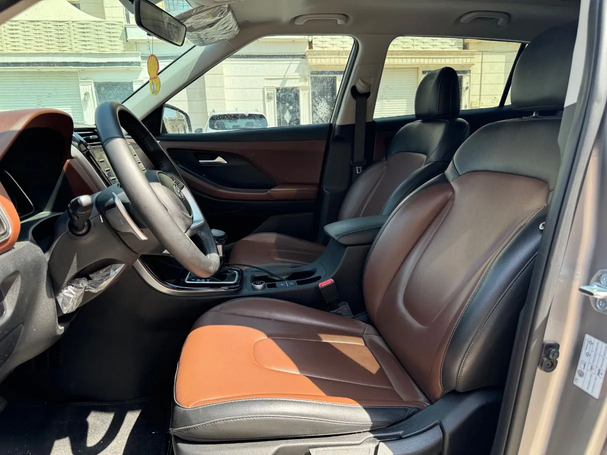 Car image 10