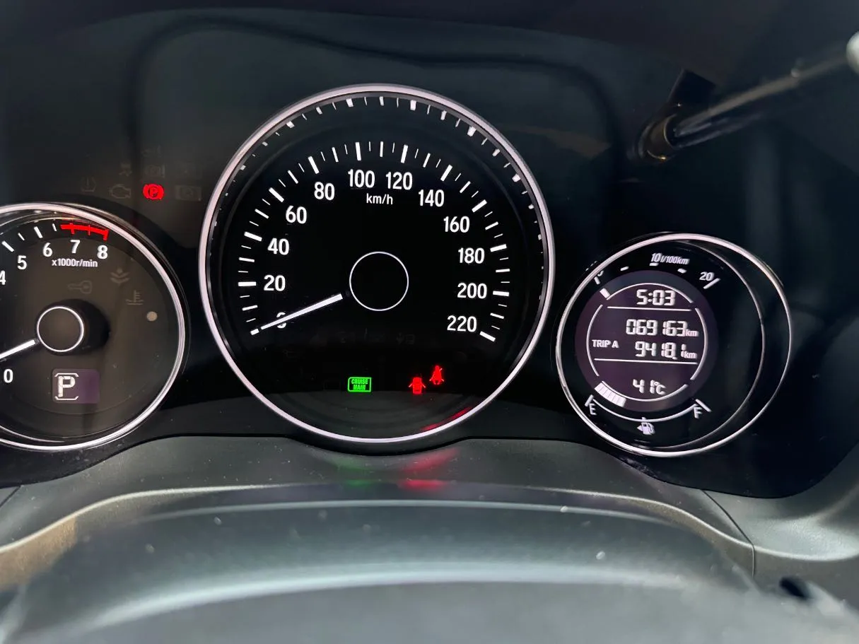Car image 14
