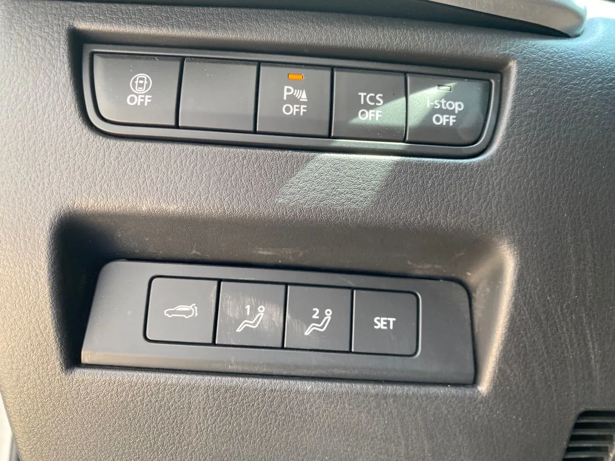 Car image 26