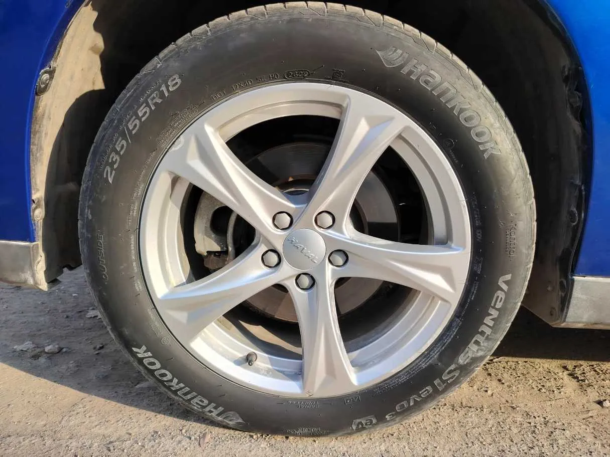 Car image 10