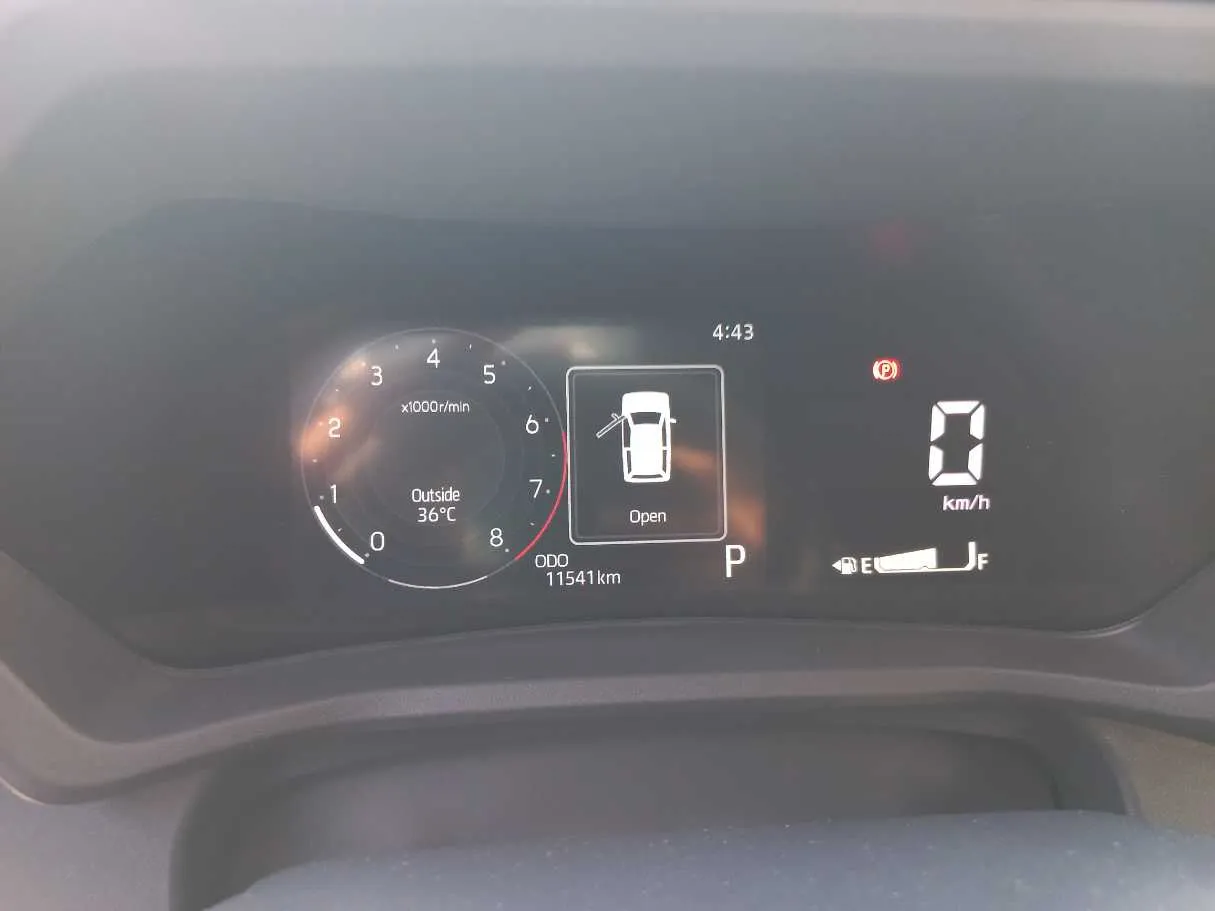 Car image 18