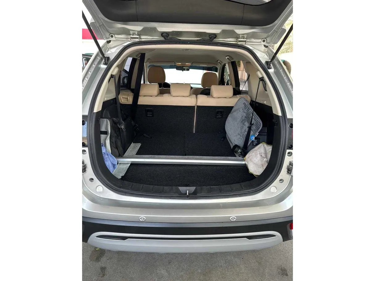 Car image 24