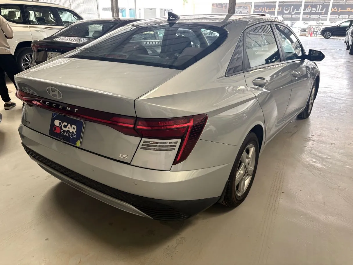 Car image 5