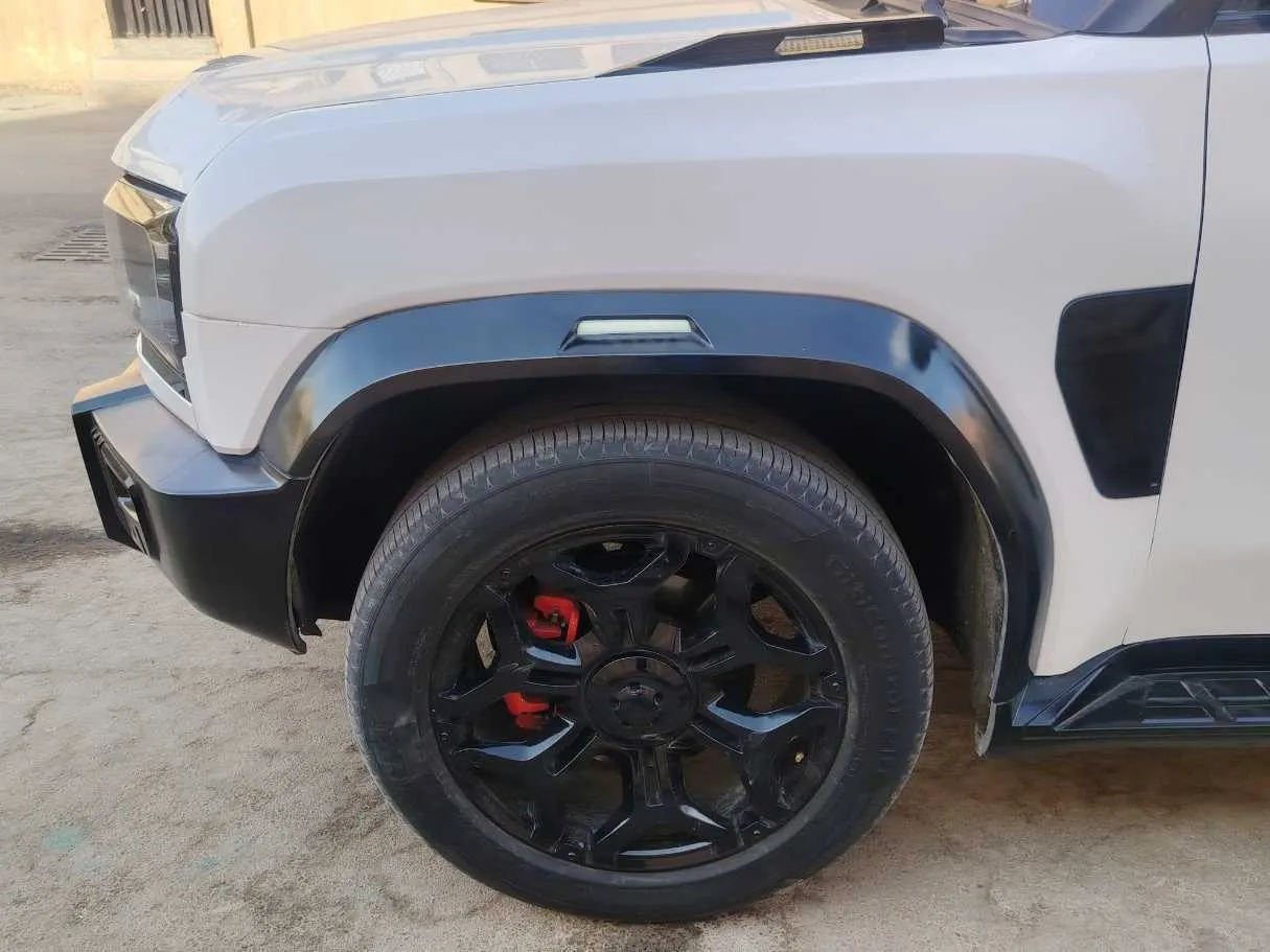 Car image 9