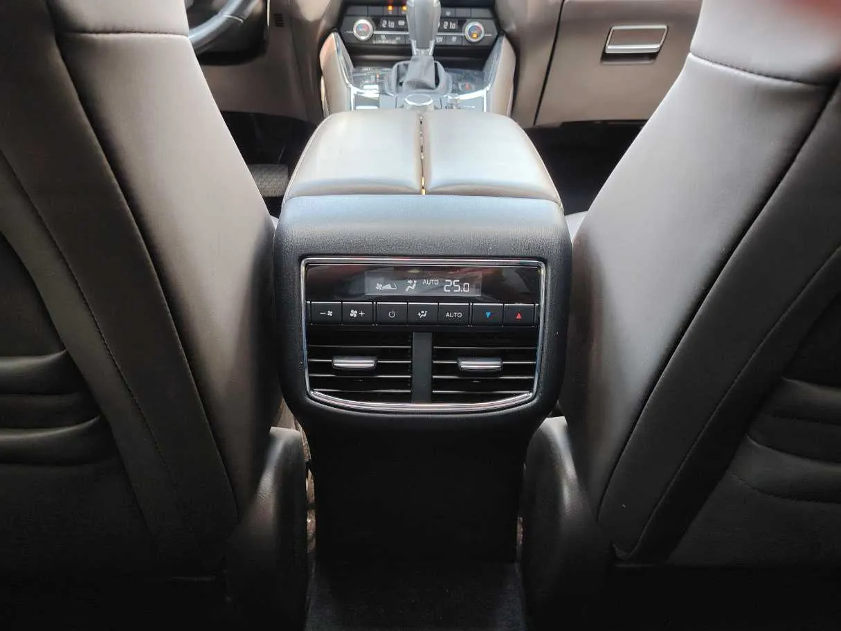 Car image 32