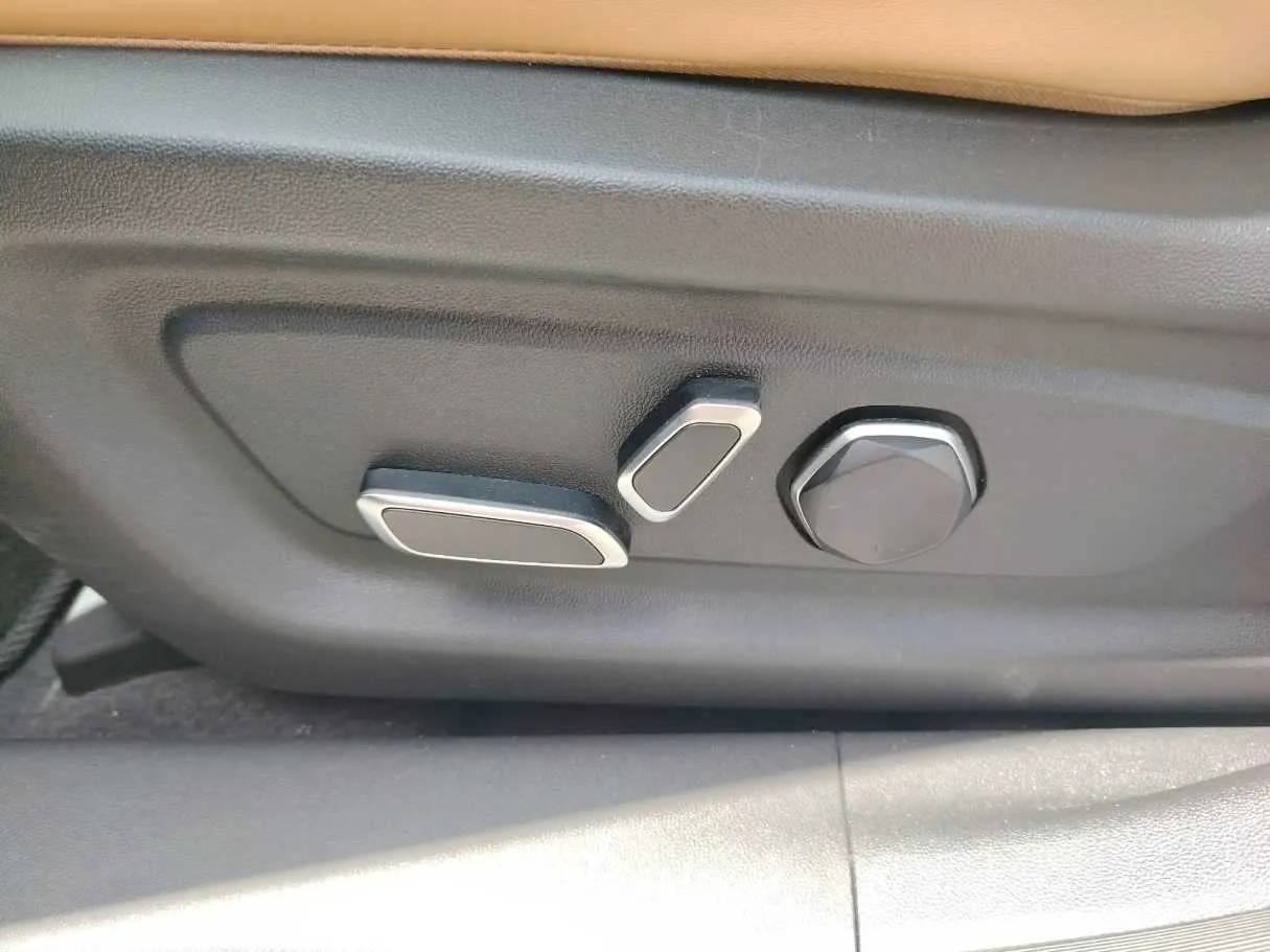 Car image 39