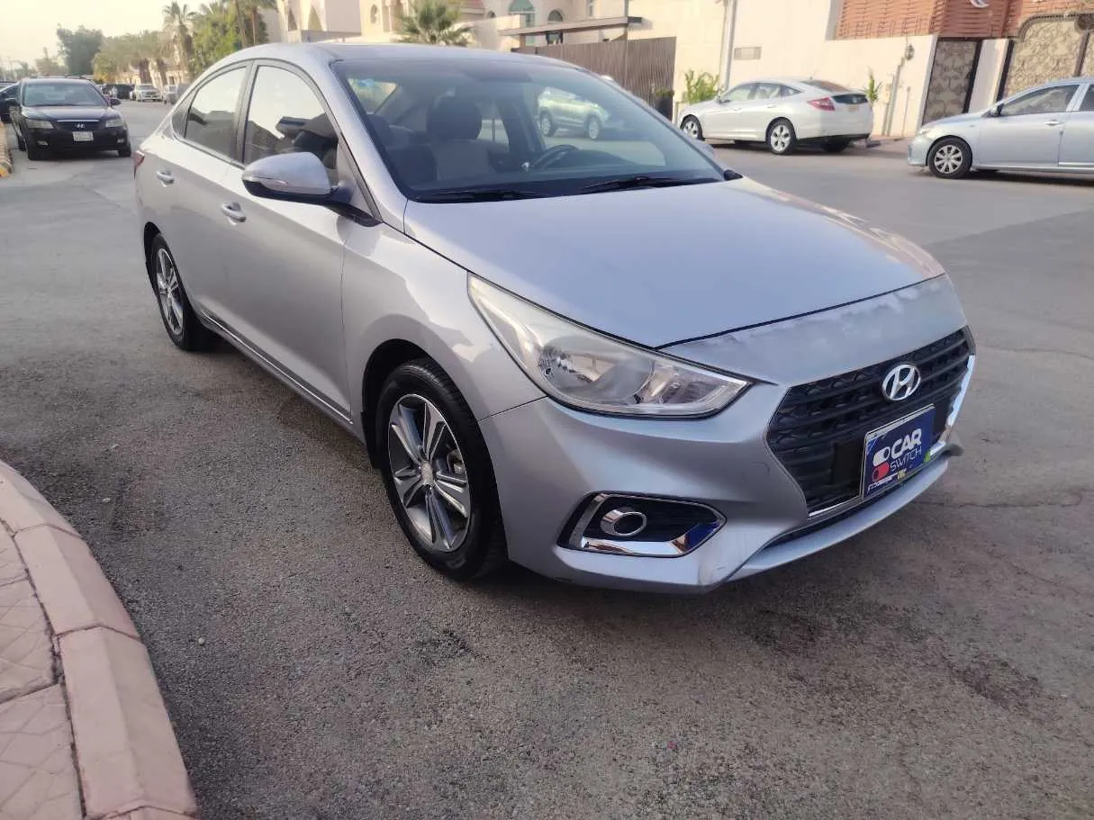 Car image 3