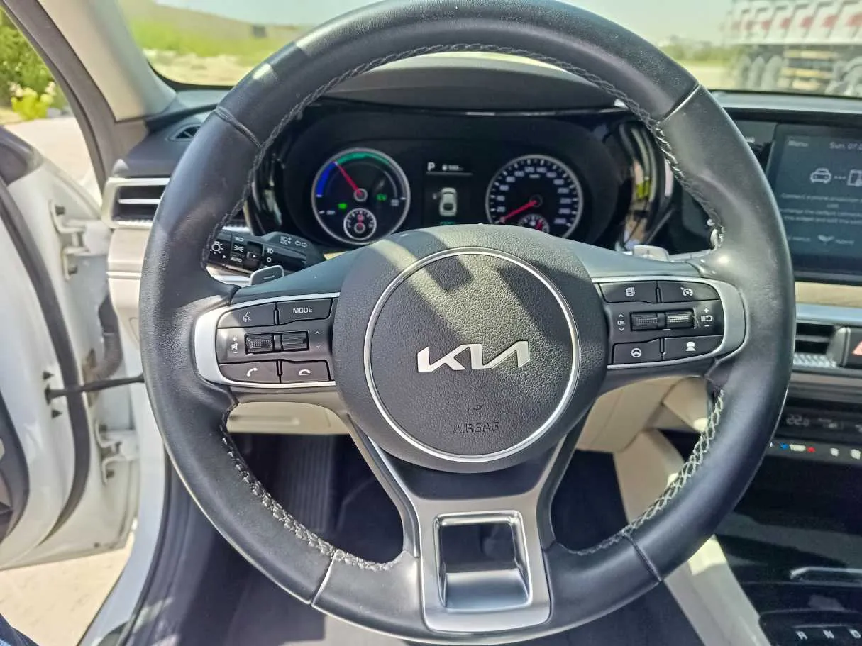 Car image 27