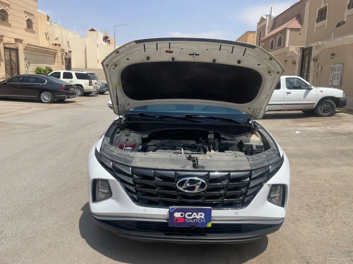 Car image 25