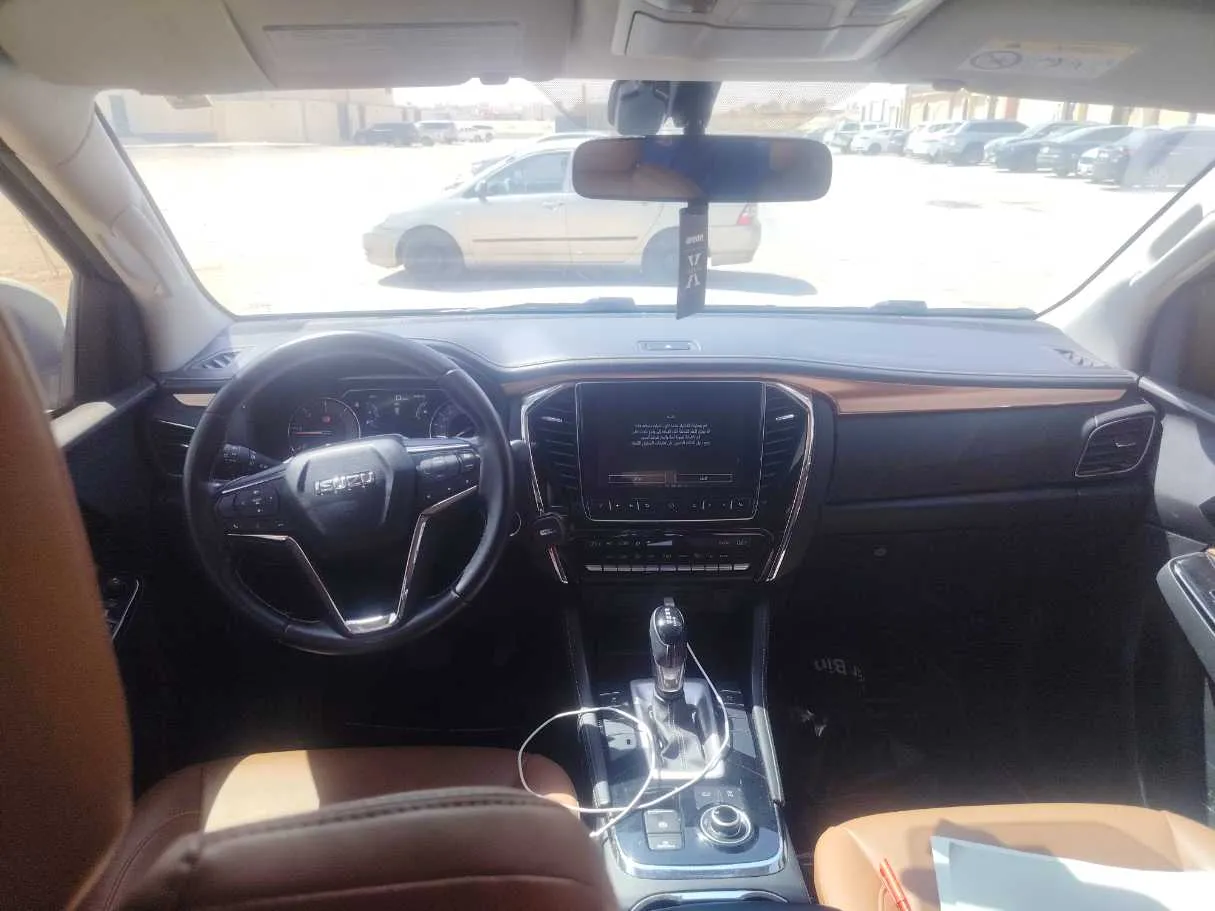 Car image 15