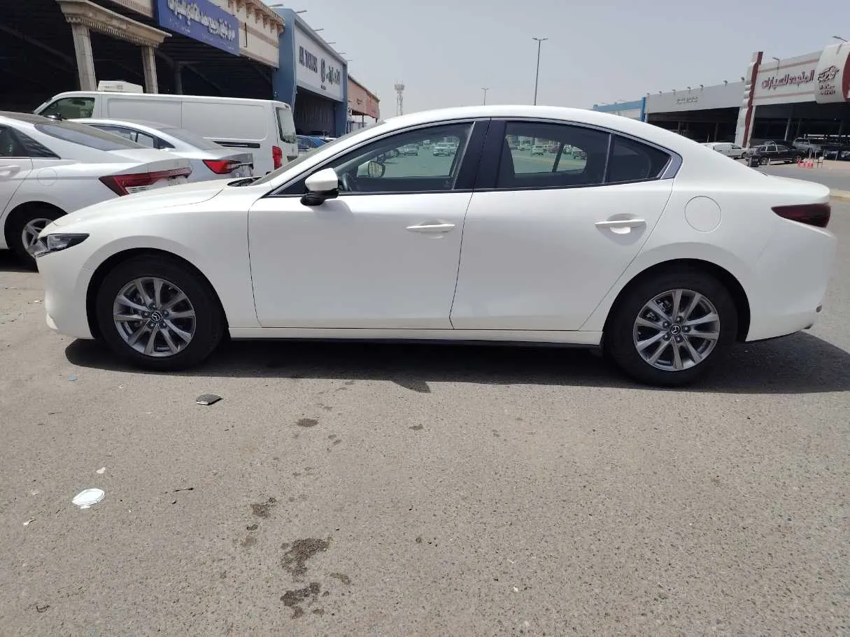 Car image 8
