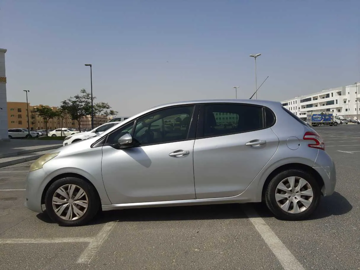 Car image 4