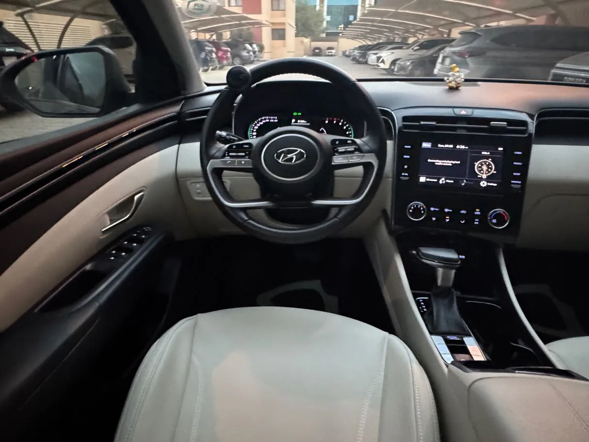 Car image 16