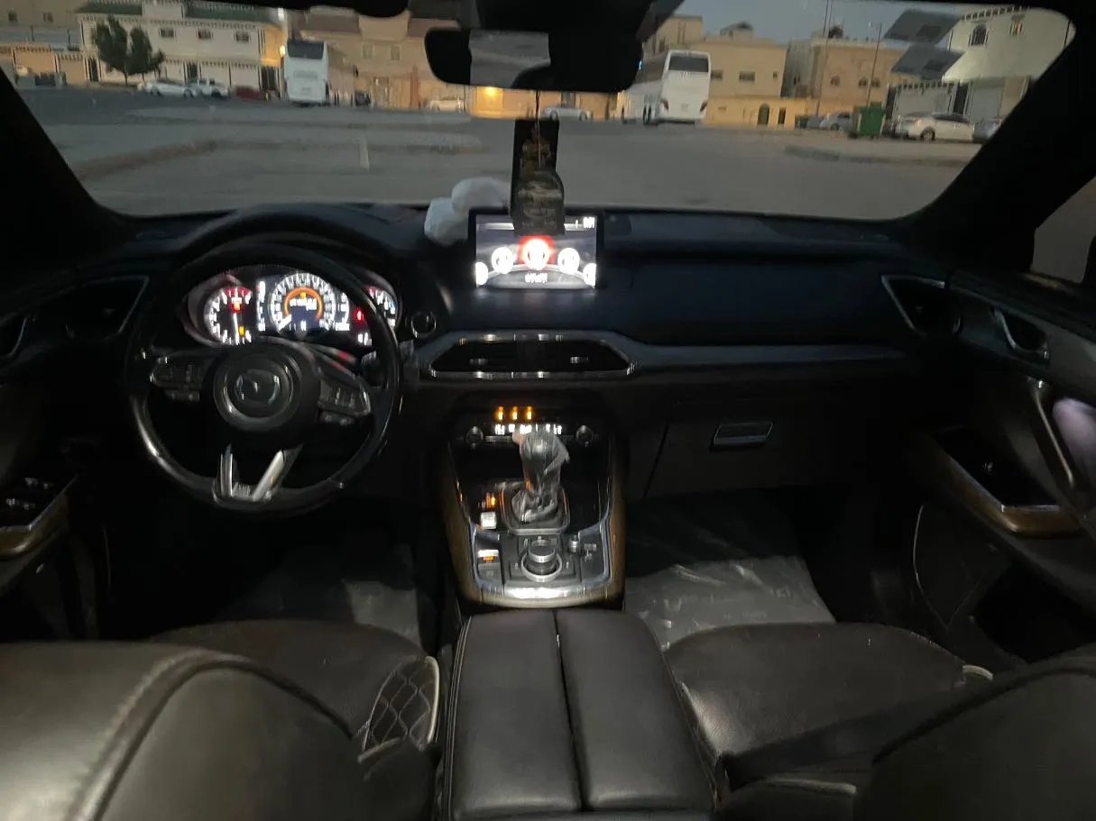 Car image 18