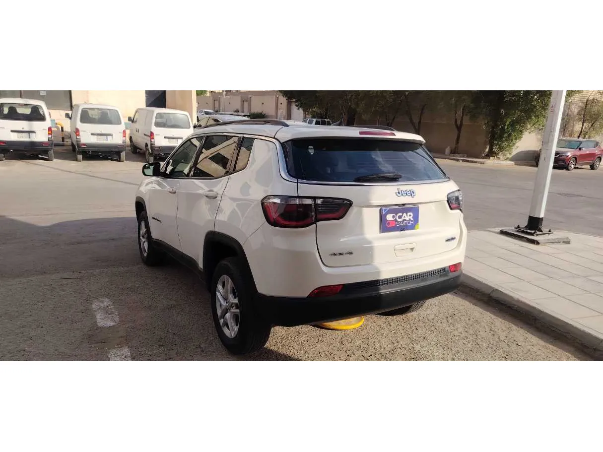 Car image 7