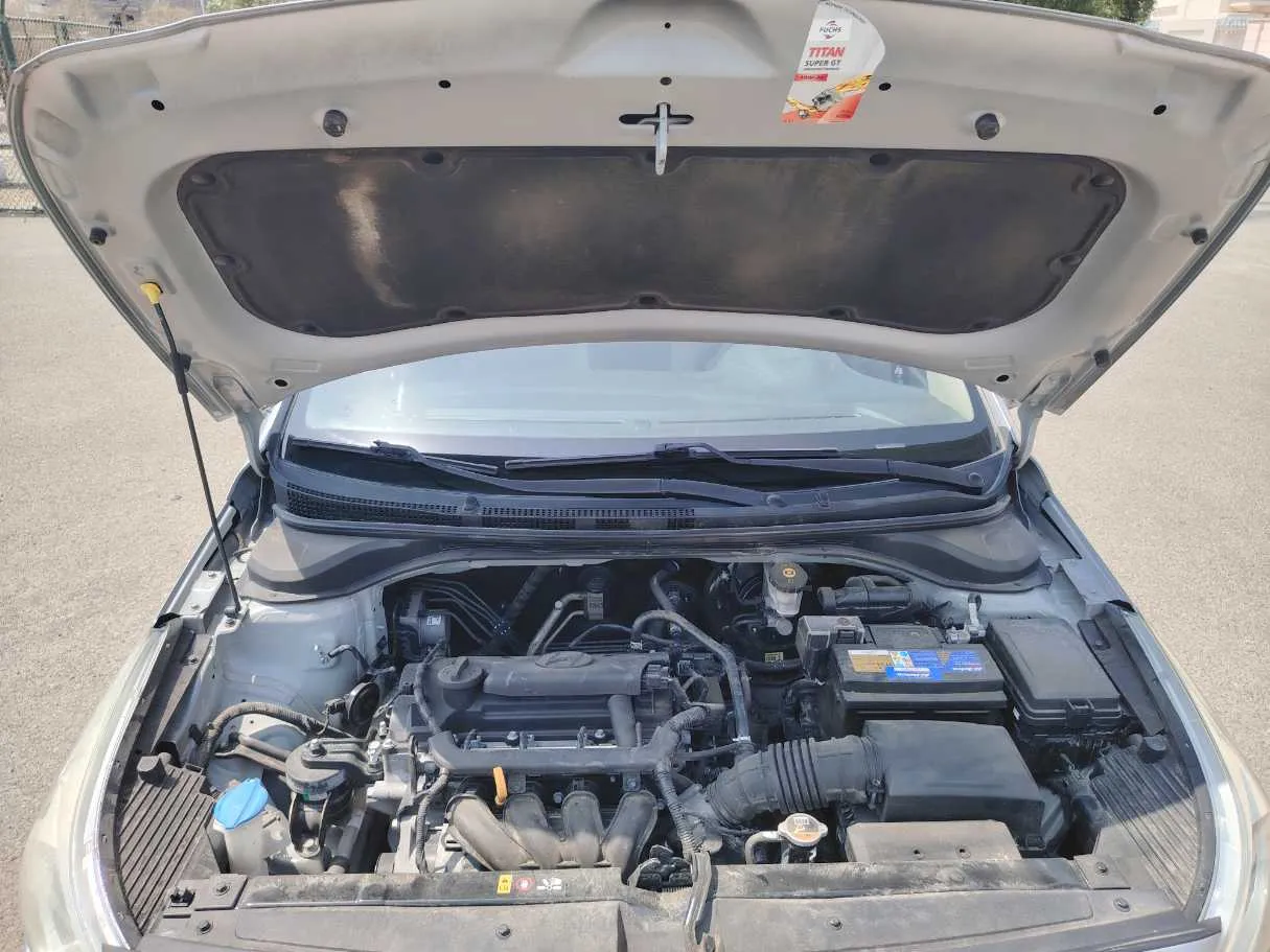 Car image 30