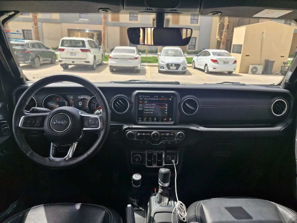 Car image 16