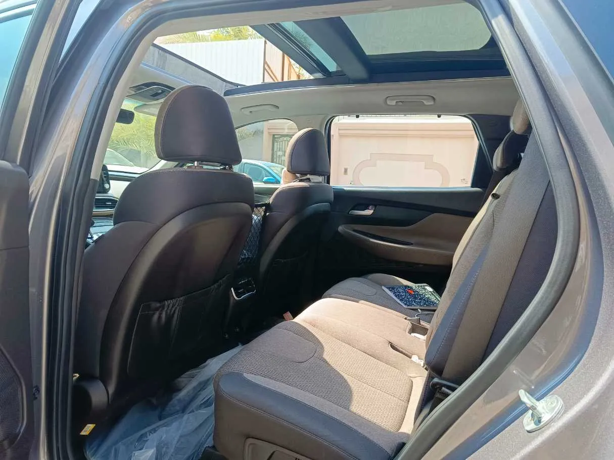 Car image 17