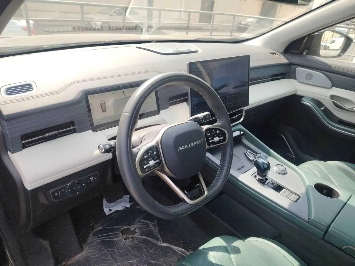Car image 13