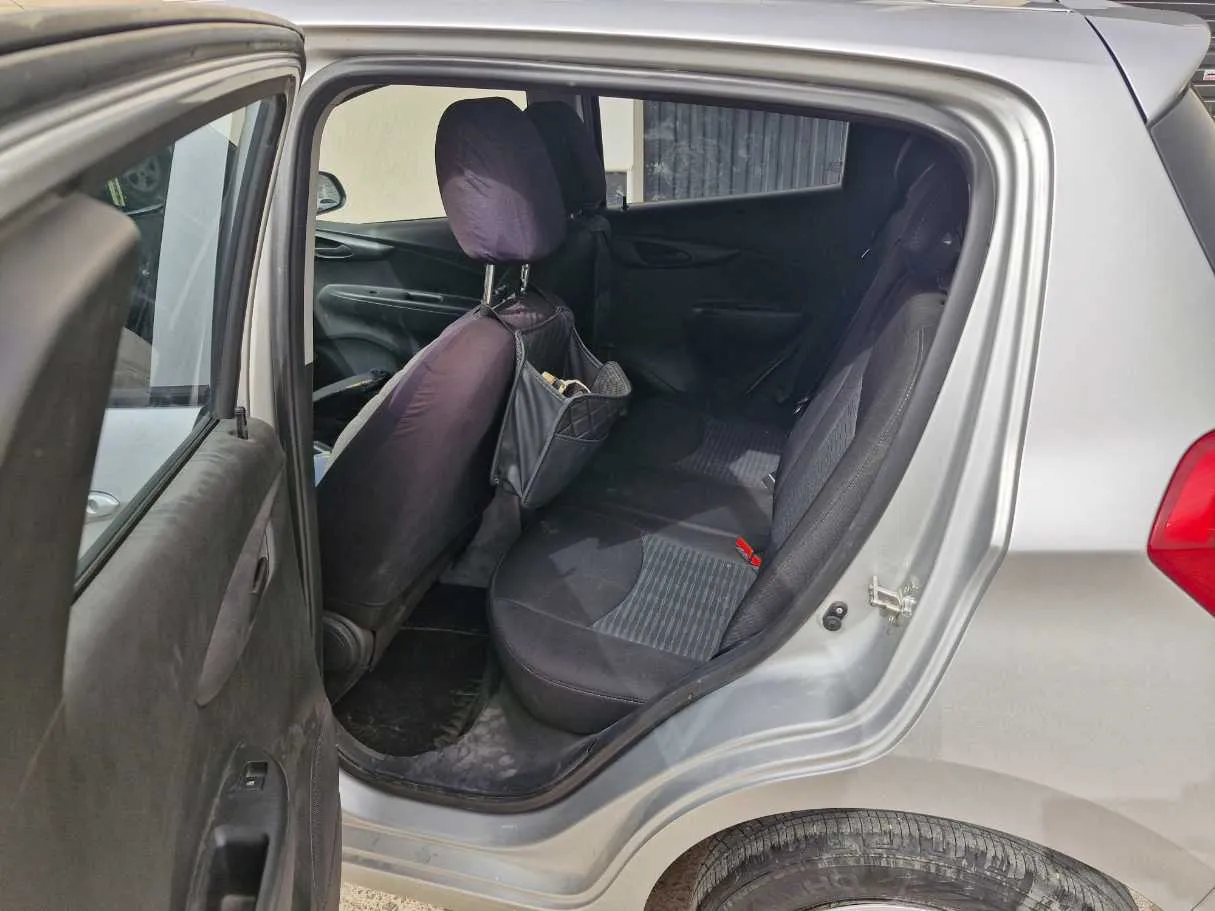 Car image 14