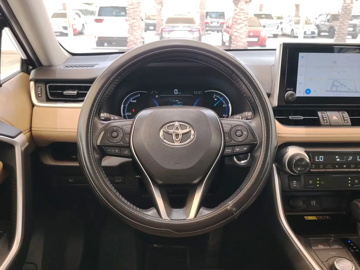 Car image 26