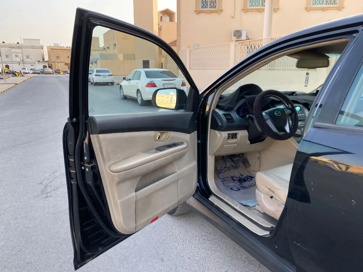 Car image 10