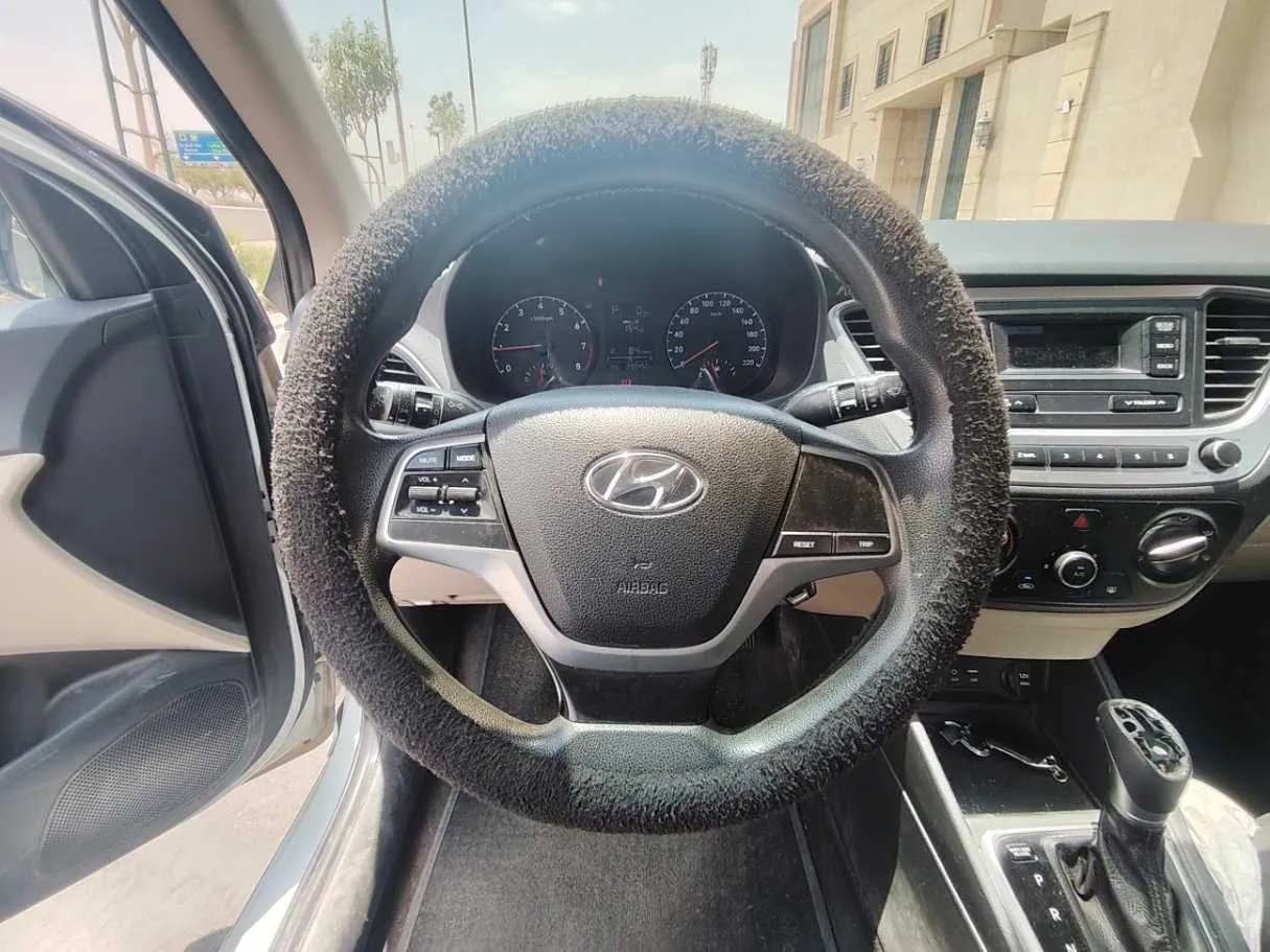 Car image 22