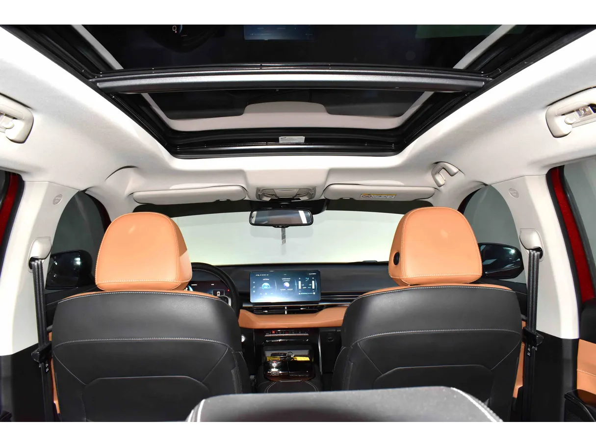 Car image 10