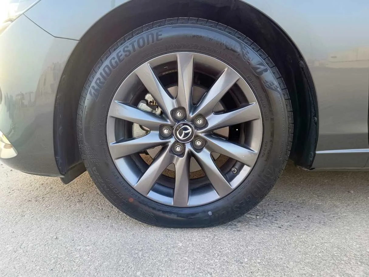 Car image 11