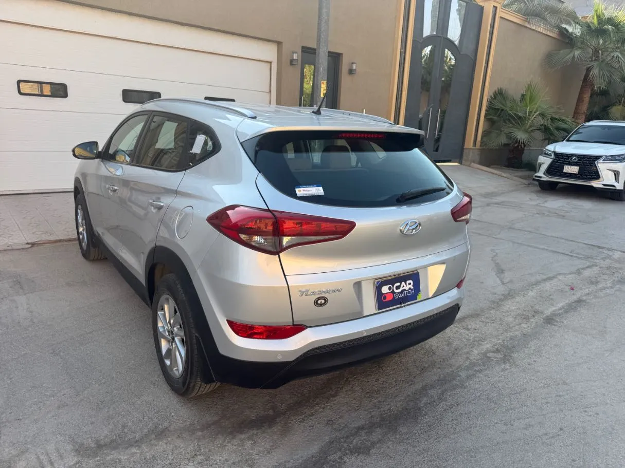 Car image 7