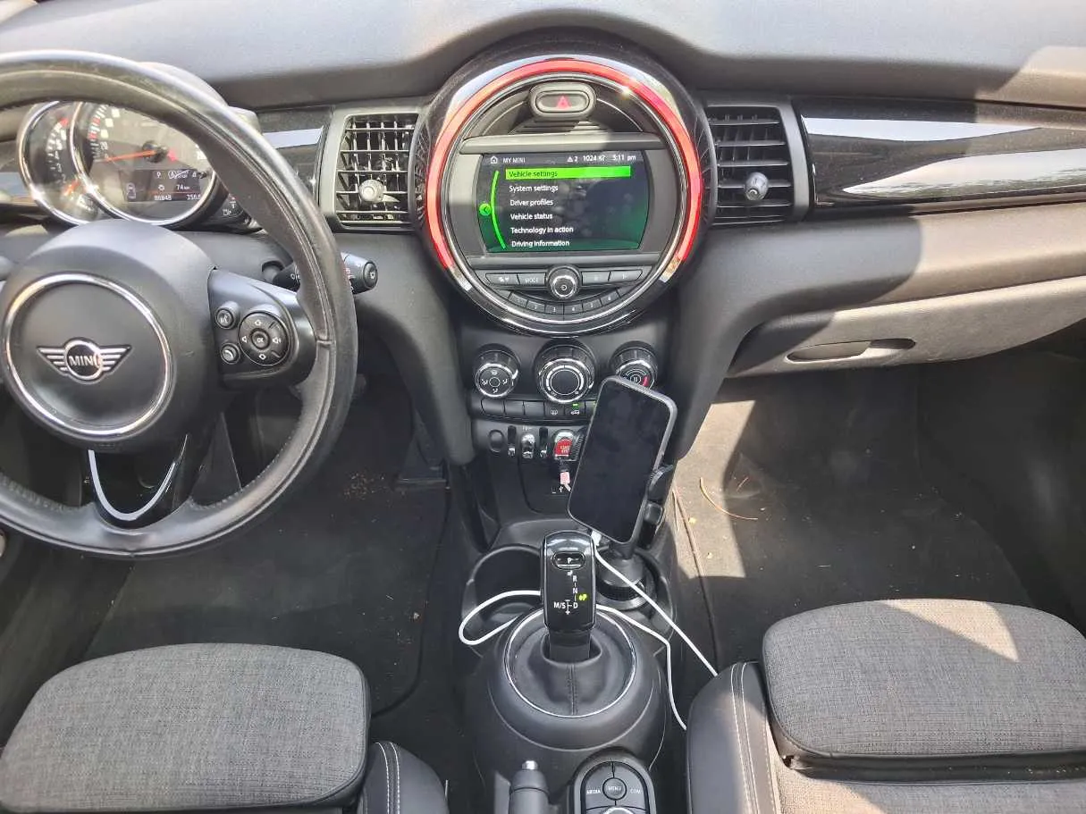 Car image 16