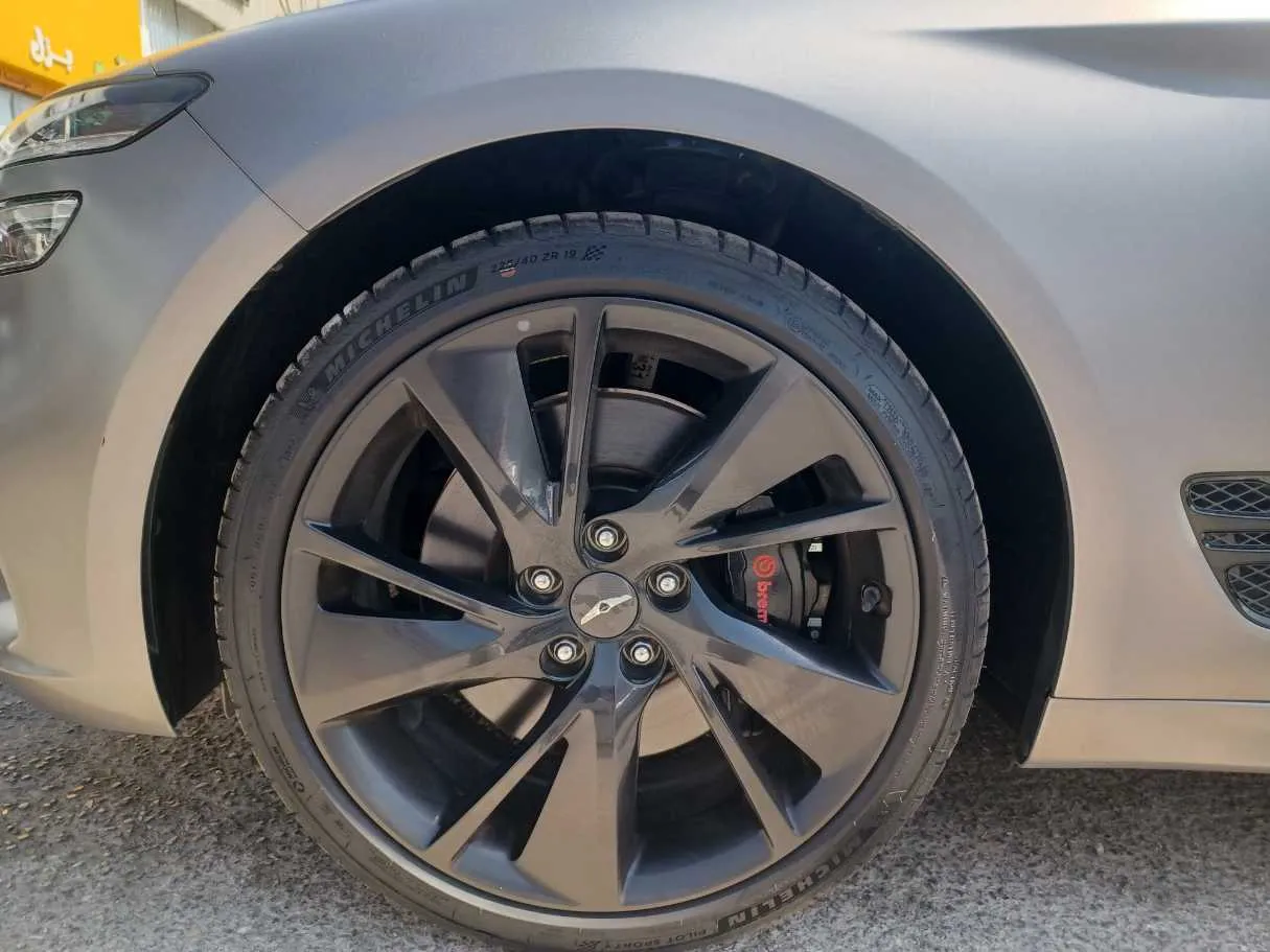 Car image 9