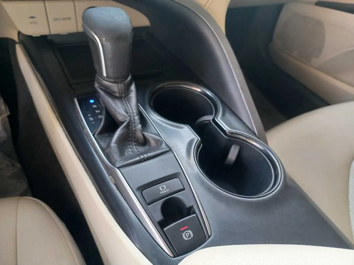 Car image 17