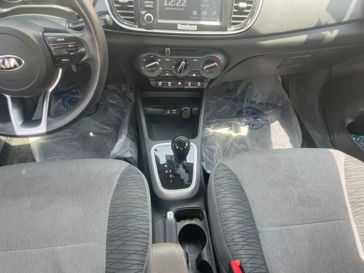 Car image 19
