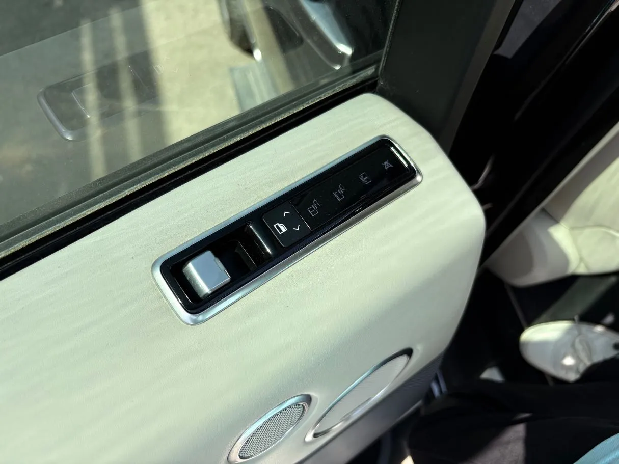 Car image 31