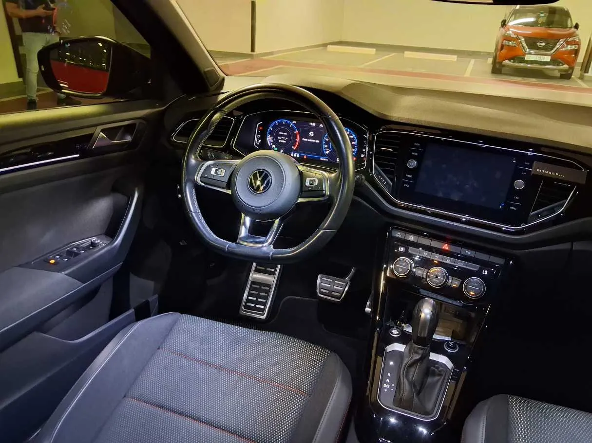 Car image 17
