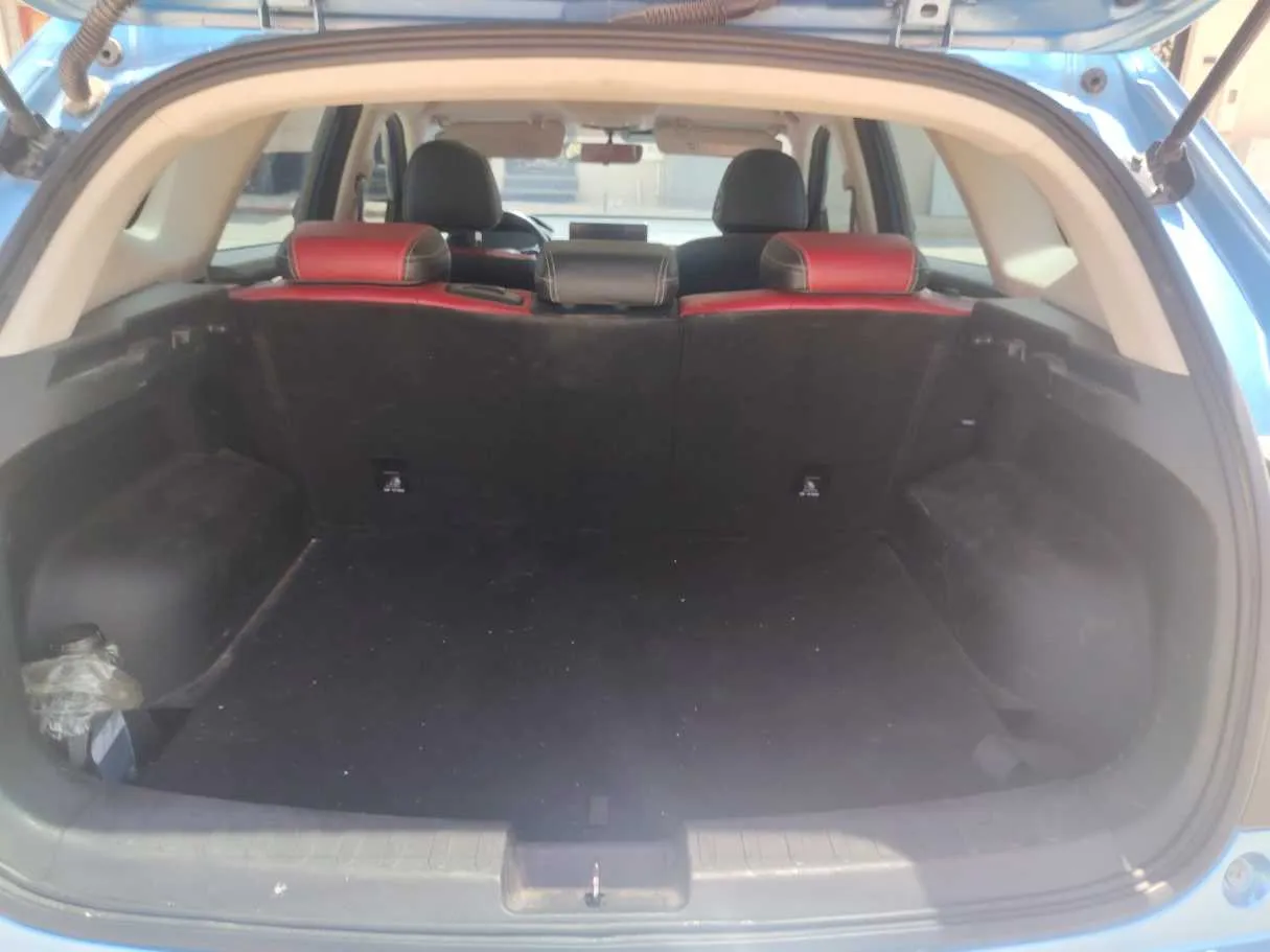 Car image 26