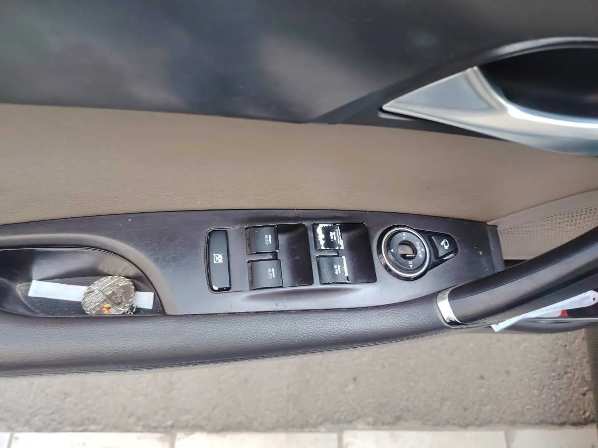 Car image 33