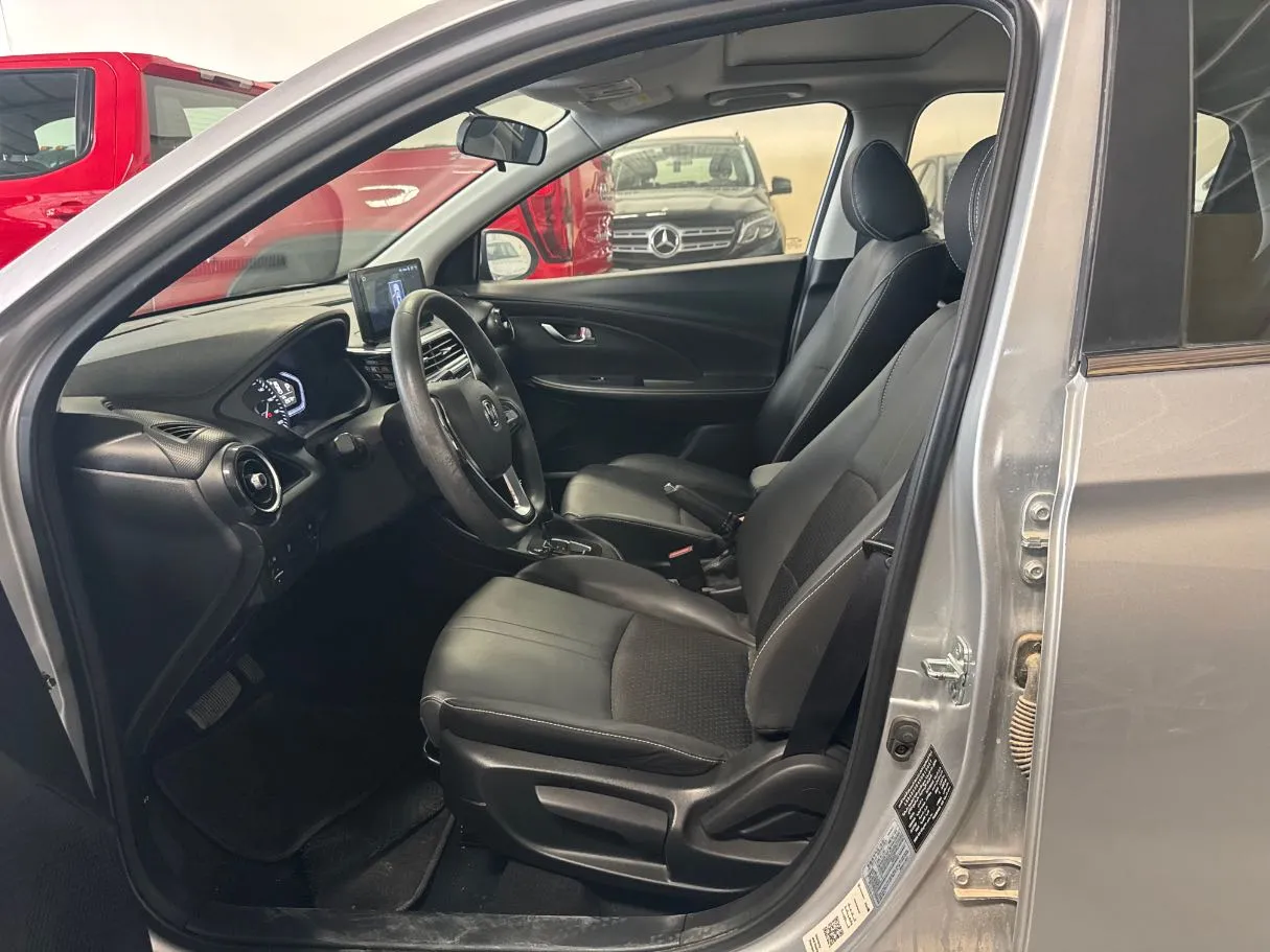 Car image 8