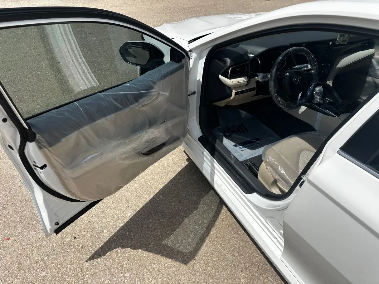 Car image 10