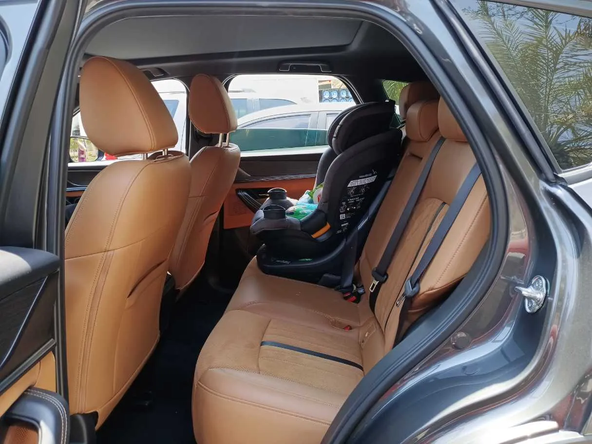 Car image 13