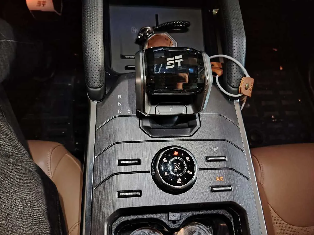 Car image 24