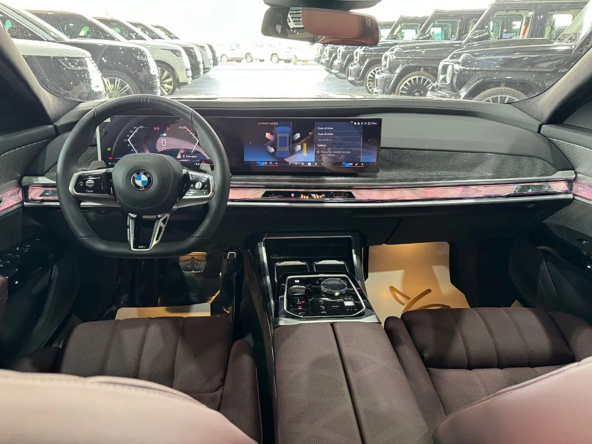 Car image 18