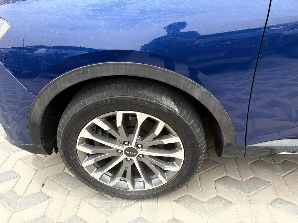Car image 6