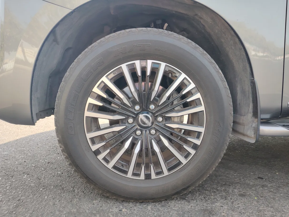 Car image 9